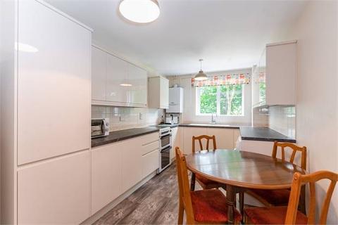 82 Garrick Close, Ealing, London, W5 1AT