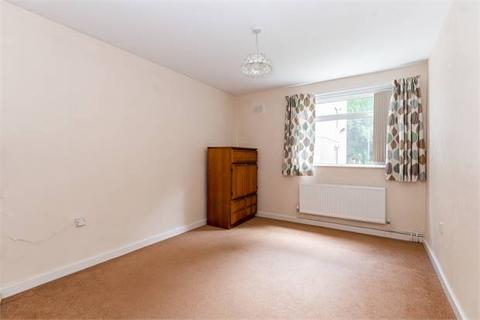 82 Garrick Close, Ealing, London, W5 1AT