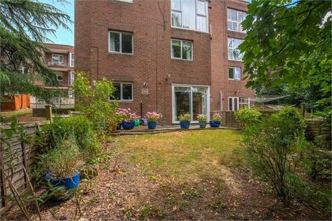 82 Garrick Close, Ealing, London, W5 1AT