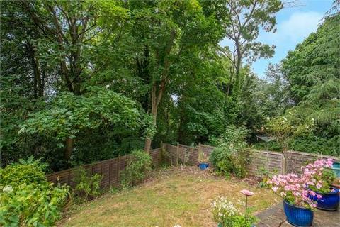 82 Garrick Close, Ealing, London, W5 1AT