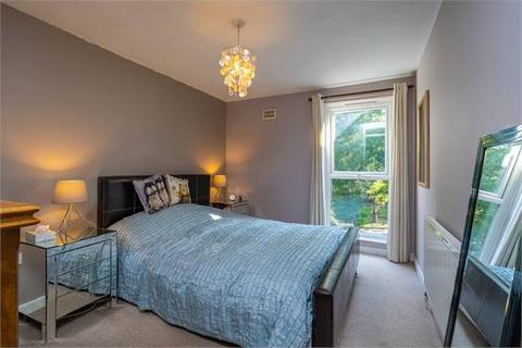 73 Garrick Close, Ealing, London, W5 1AT