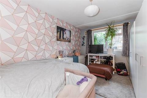 50 Garrick Close, Ealing, London, W5 1AT