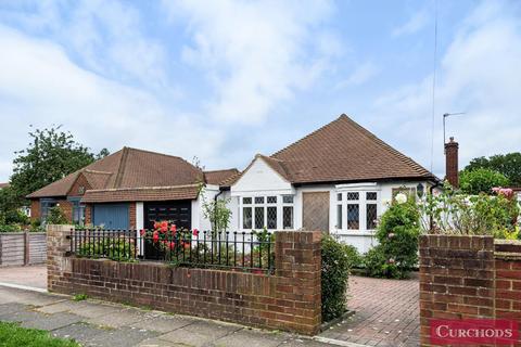 3 Barton Close, Shepperton, TW17 9AQ