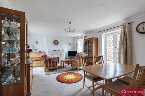 3 Barton Close, Shepperton, TW17 9AQ