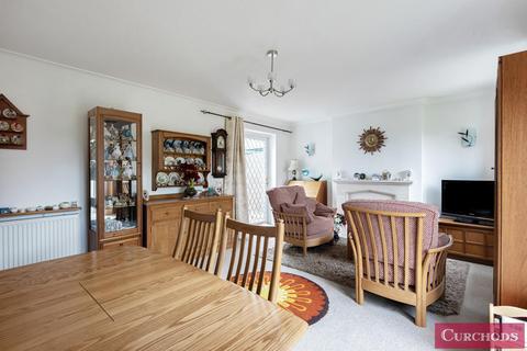 3 Barton Close, Shepperton, TW17 9AQ
