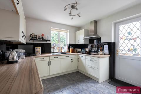 3 Barton Close, Shepperton, TW17 9AQ