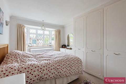 3 Barton Close, Shepperton, TW17 9AQ