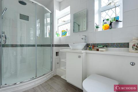 3 Barton Close, Shepperton, TW17 9AQ