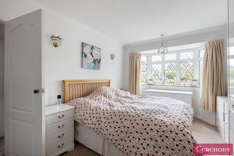3 Barton Close, Shepperton, TW17 9AQ