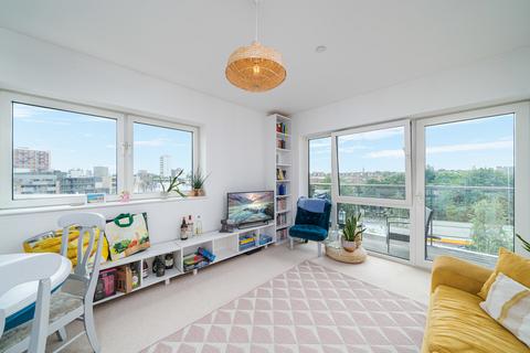 2 bedroom apartment for sale - Flotilla House, Battersea Reach