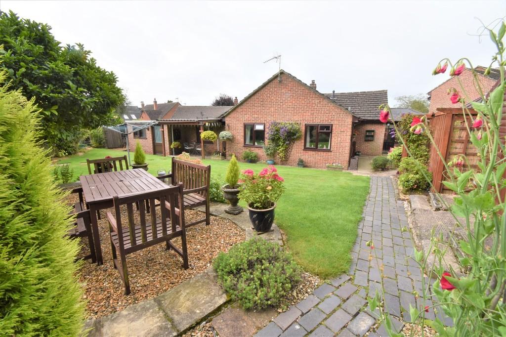 Priory Close, Yeaveley, Ashbourne 3 bed detached bungalow £375,000