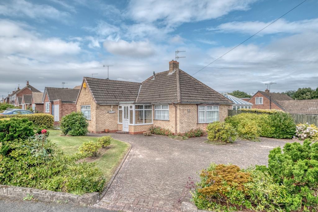 Hampton Avenue, Aston Fields... 2 bed detached bungalow £375,000