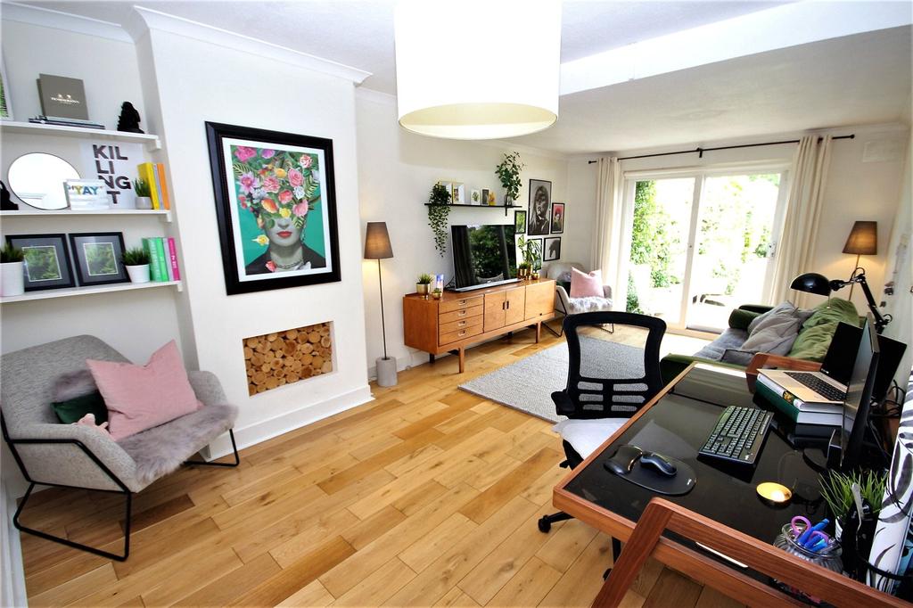 Canfield Road, Woodford Green, IG8 3 bed terraced house £525,000