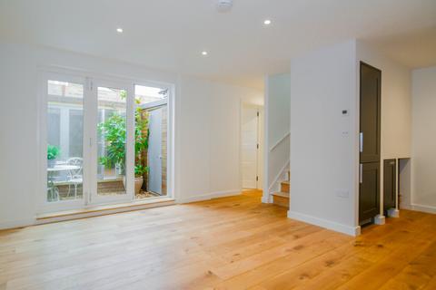 1 bedroom detached house to rent, Observatory Road, East Sheen, London