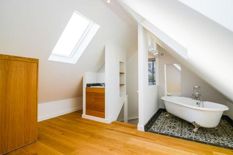 1 bedroom detached house to rent, Observatory Road, East Sheen, London