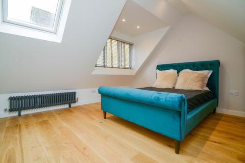 1 bedroom detached house to rent, Observatory Road, East Sheen, London