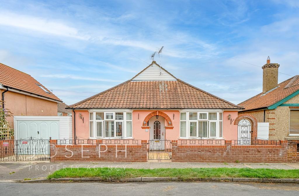 King Edward Road, Ipswich, IP3 3 bed detached bungalow £315,000