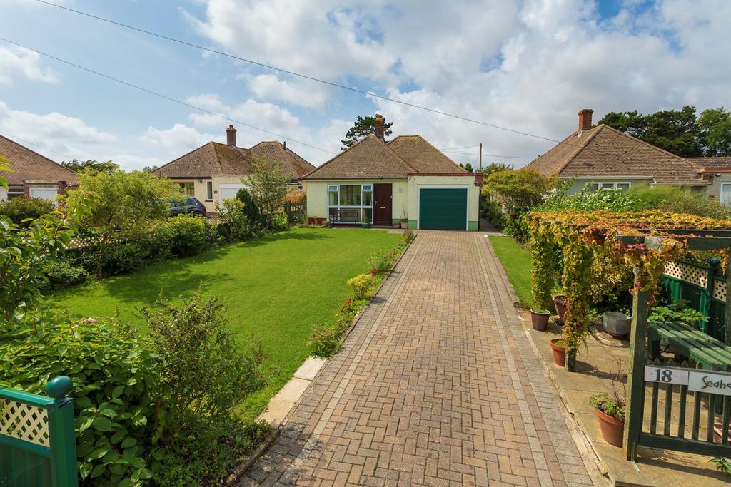 Queensway, Dymchurch, Romney Marsh, TN29 2 bed detached bungalow £335,000