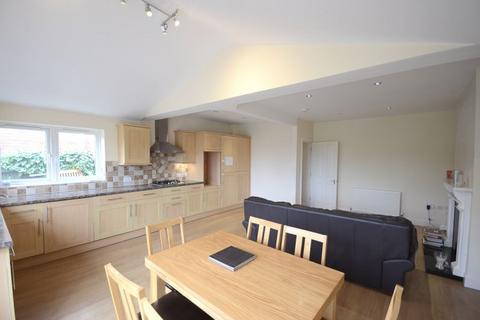 3 bedroom semi-detached house to rent, Houlton Road, Poole BH15