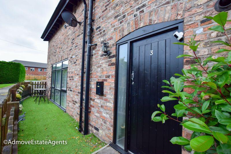 Tanyard Mews, Rushgreen Road, Lymm, WA13 3 bed barn conversion £315,000