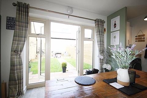 84 Centenary Way, Witney, OX29 7BB