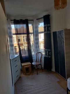 House share to rent, Chapter Road, Willesden Green, London, NW2