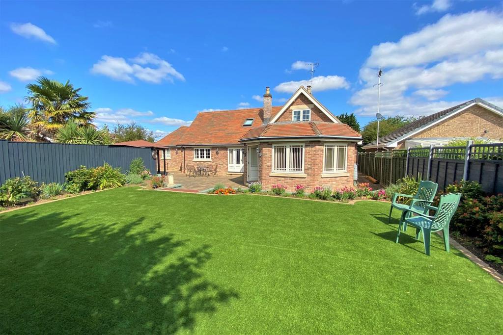 Willoughby Road, Bourne 4 bed detached house £600,000