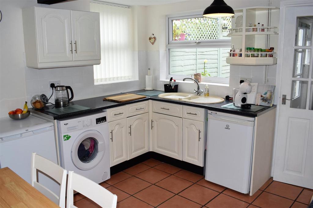 Dining kitchen