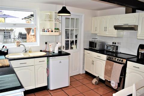 4 Grimsby Road, Caistor, Market Rasen, LN7 6QY