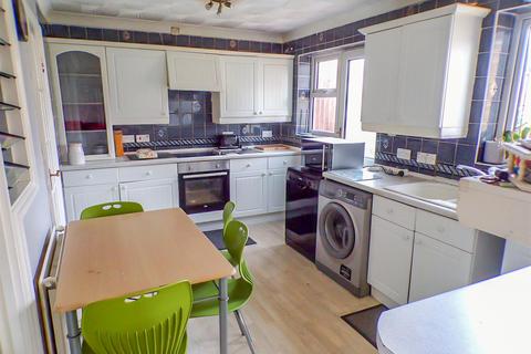 12 Chadwick Close, Northfleet, Gravesend, DA11 8SA