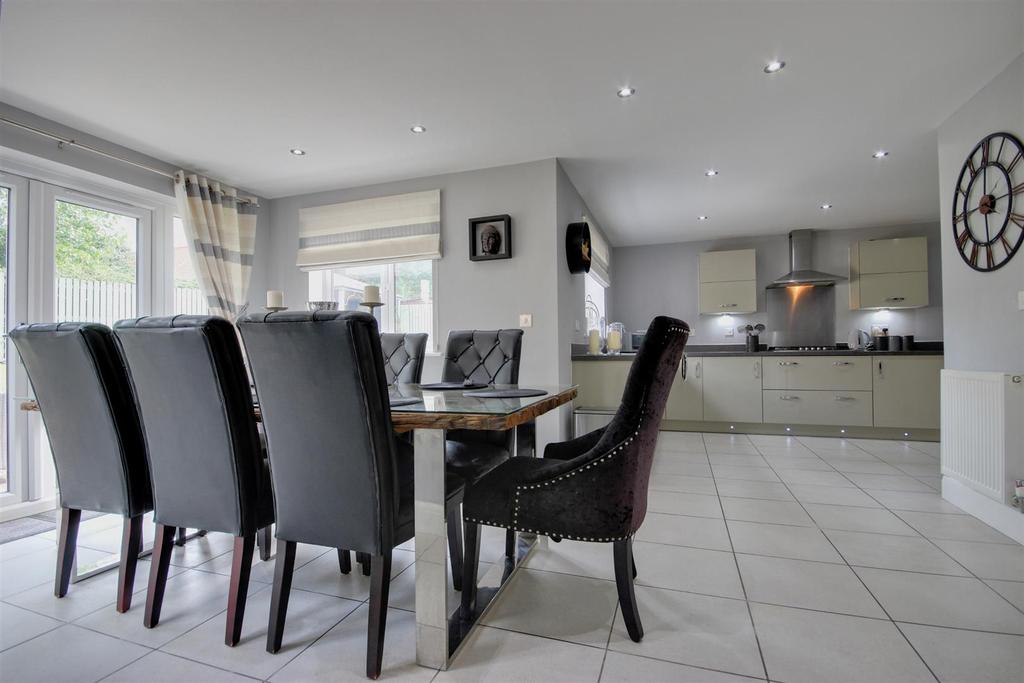 Larch Close, Beverley 5 bed detached house £625,000
