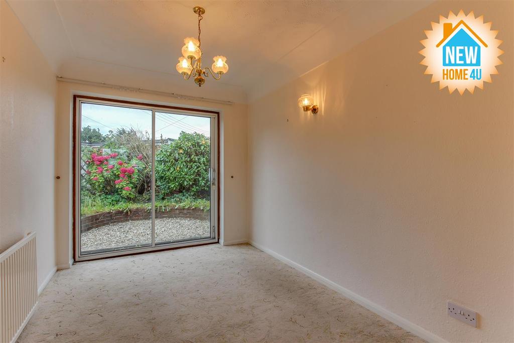 Dining room:
