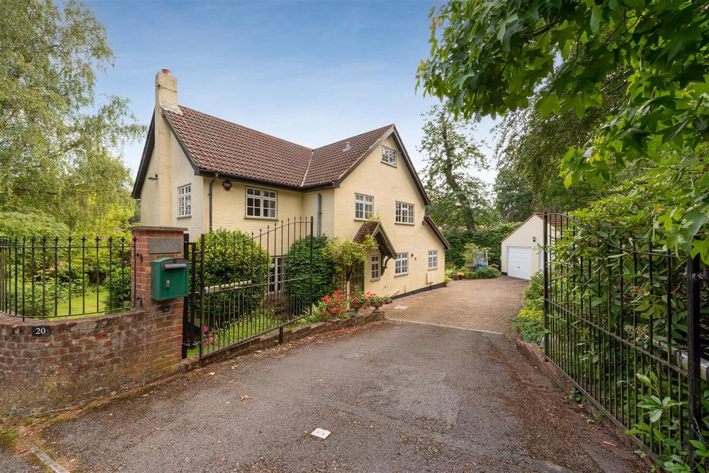 Holmes Close, Sunninghill 5 bed detached house £1,500,000