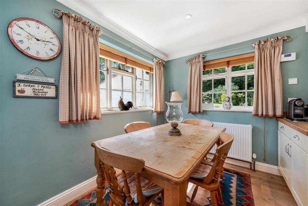 Holmes Close, Sunninghill 5 bed detached house £1,500,000