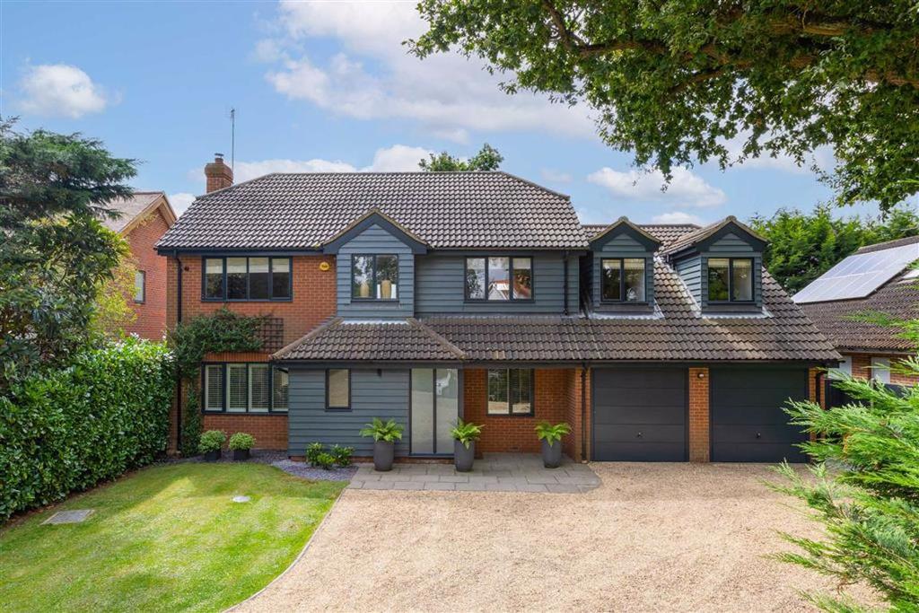 Rectory Lane, Stevenage, Hertfordshire, SG1 5 bed detached house £895,000