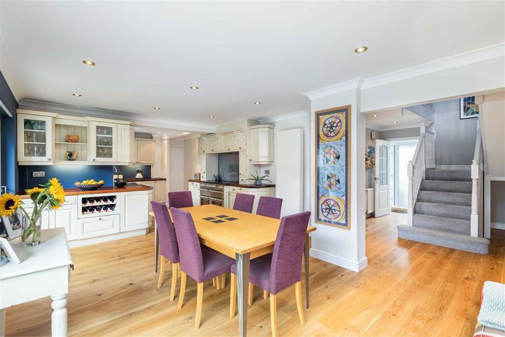 Rectory Lane, Stevenage, Hertfordshire, SG1 5 bed detached house £895,000