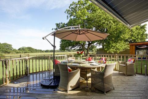 Greenfields Bishops Farm Close, Oakley Green, Windsor, SL4 5UN