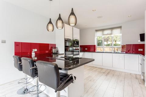 Greenfields Bishops Farm Close, Oakley Green, Windsor, SL4 5UN
