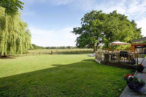 Greenfields Bishops Farm Close, Oakley Green, Windsor, SL4 5UN
