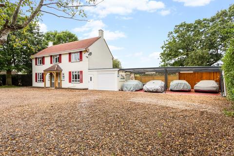 Greenfields Bishops Farm Close, Oakley Green, Windsor, SL4 5UN