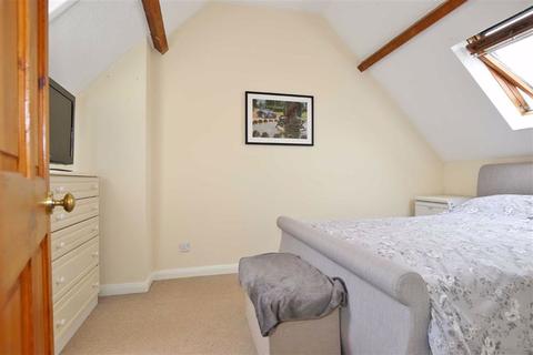 8 Bourne Vale, Plaxtol, Sevenoaks, TN15 0QT