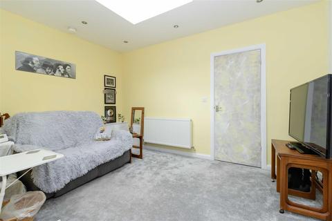 Flat 1, 1 Becket Road, Worthing, BN14 7EY
