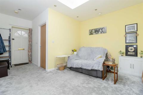 Flat 1, 1 Becket Road, Worthing, BN14 7EY