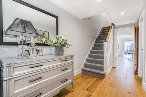 8 Winterdown Gardens, Esher, KT10 8NB
