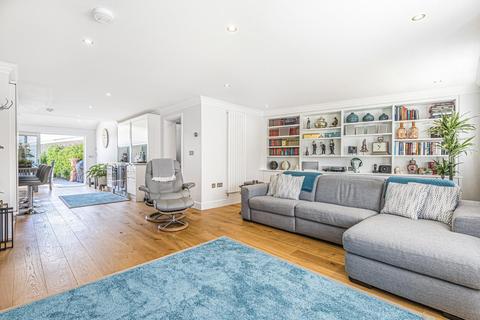 8 Winterdown Gardens, Esher, KT10 8NB