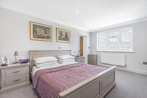 8 Winterdown Gardens, Esher, KT10 8NB