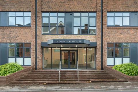 Studio to rent, Camberley,  Surrey,  GU15