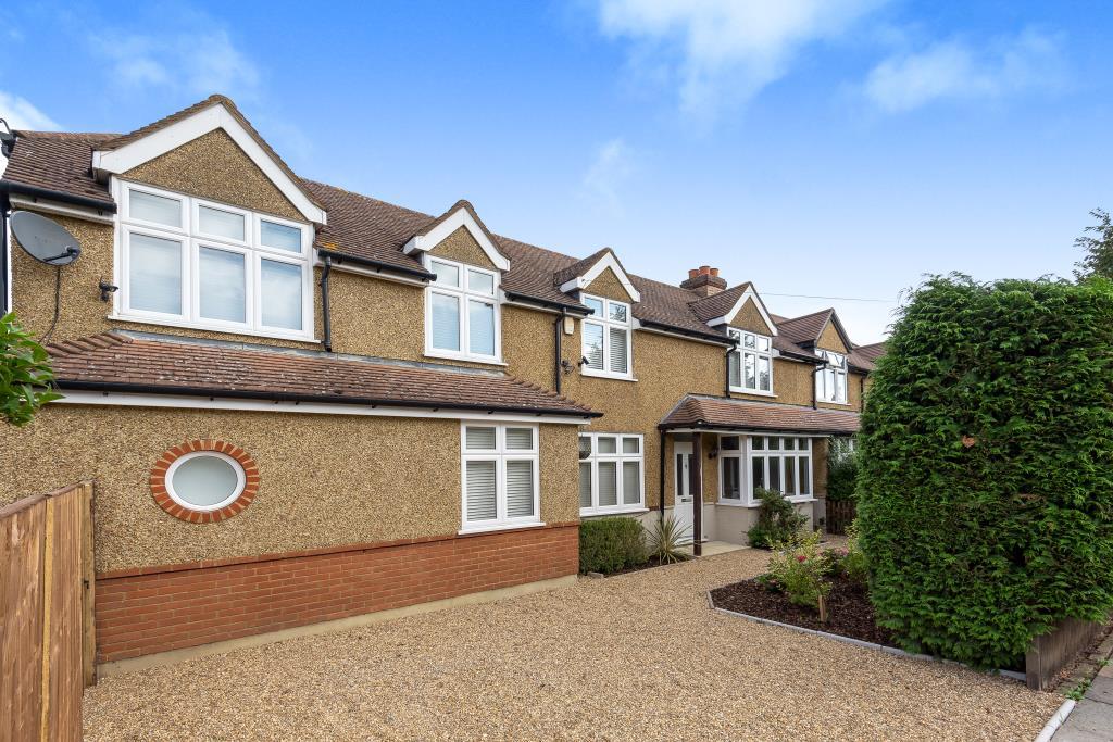 SunburyOnThames, Middlesex, TW16 3 bed semidetached house £575,000