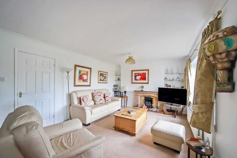 5 Buckingham Road, Tring, HP23 4HG