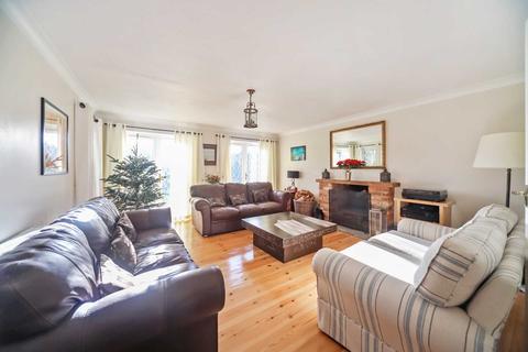 15 Bunyan Close, Tring, HP23 5PS
